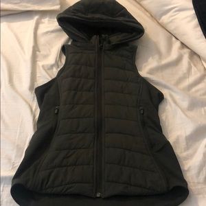 Lululemon Extra Mile hooded Vest sz 4